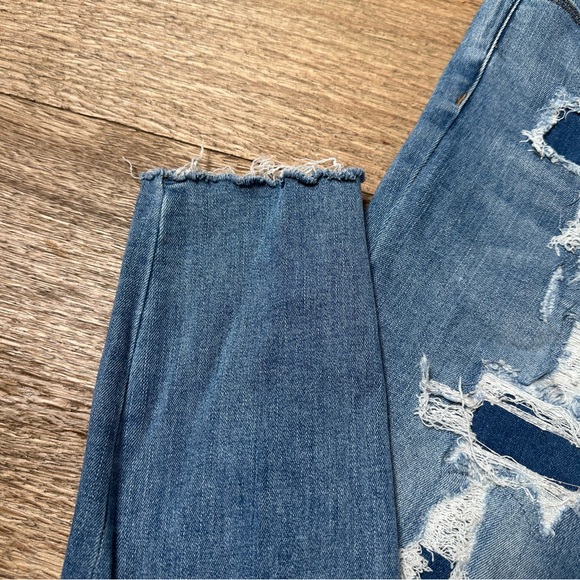 PacSun Ripped Blue Jeans with Patch - Picture 5 of 8